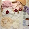 Conjunto de Chapéu e Meias para Bebê Menina, Chapéu de Tricô com Coroa Floral, Chapéu com Proteção para Moleira de Recém-Nascido, Chapéu Indiano