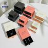 Joyero con cajón para guardar aretes, anillos, collares y pulseras.