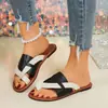 Chinelos Femininos de Grande Tamanho para Comércio Exterior 2025 Verão Europeu e Americano Novos Chinelos de Dedo com Bico Redondo em Cor Sólida e Color Block para Uso Casual ao Ar Livre