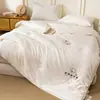 Novo modelo 2026 jacquard tingido na massa 100% algodão de Xinjiang, enchimento de edredom, edredom de inverno, roupa de cama para primavera e outono, edredom fresco de verão para dormitório estudantil