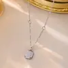 Collar de acero de titanio con flor grabada por ambos lados para mujer, cadena pequeña y exquisita para la clavícula tipo terrón de azúcar, joyería de acero de titanio