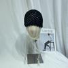 Gorro de lana de punto hueco con lazo y cadena de perlas, diseño de nicho, hecho a mano, para mujer, con forma de bolso y cabeza, gorro de melón con cara pequeña.