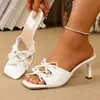 Tacones de Aguja Cuadrados de Gran Tamaño Transfronterizos 2026 y Sandalias Transfronterizas de Comercio Exterior en Stock