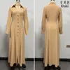 E-commerce transfronteiriço, estilo europeu e americano, nova coleção de outono: um vestido-camisa chique de manga comprida com gola entalhada, frente abotoada, cintura ajustada e saia rodada