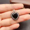 Colgante Cruz de Espinela Negra Natural Accesorio para Mujer Nicho de Alta Gama Joyería de Plata de Ley 925 4*6 Moda Venta Directa de Fábrica