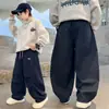 Overoles para Niños Pierna Ancha Holgados Casuales Pantalones Largos Para Niños Medianos y Grandes Marca de Moda Estilo Primavera y Otoño Color Sólido Versátiles Pantalones Deportivos Ropa de Otoño