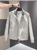 Moda Otoñal para Hombre Chaqueta Elegante con Cuello Alto Estilo Coreano Casual Simple Moderna Chaqueta de Tendencia de Gama Alta Nuevo Estilo para Hombre 2026