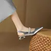 Sandalias con Punta Francesa para Mujer 2025 Verano Nuevas de Una Tira Estilo Hada Tacón Grueso Con Falda Perla Sin Espalda Planos