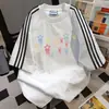 Camiseta de Manga Curta com Estampa de Letras e Três Listras de Design Exclusivo para Mulheres, Casual de Verão, Caimento Solto, Estilo Casal, Top Versátil
