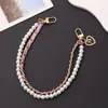 Charme de Pulseira de Couro com Pérolas de Cinco Elos Estilo Chanel Pingente para Capa de Celular Acessório de Corrente de Mão