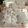 Conjunto de Cuatro Piezas de Leche Polar A-Class Fresco y Lindo para Bebés y Niños, Funda de Edredón Individual Espesa Cálida de Invierno, Conjunto de Tres Piezas para Dormitorio de Estudiantes