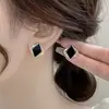 Exquisitos pendientes de diamante negro para mujer 2025 nuevos pendientes de viento frío diseño de nicho pendientes de alta gama