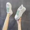 Nuevas Zapatillas Blancas de Color Sólido con Velcro para Aumentar Altura para Mujer, Temporada Primavera/Verano 2026, Zapatos Deportivos Modernos Estilo Coreano para Mujeres Bajitas