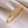 Pulsera con Cierre Rectangular de Circonita para Mujer, Moda Minimalista, Diseño Único, Lujo Ligero, Sensación de Alta Gama, Joyería al por Mayor