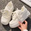 Tênis Brancos para Mulheres, Tendência Nova Primavera e Verão 2026, Sapatos Versáteis Chiques, Tênis Casuais, Tênis Esportivos de Solado Grosso