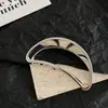 Pinza para el cabello grande asimétrica de plata metálica de alta gama Ins coreana para recogidos en la parte posterior de la cabeza, Pinza de tiburón para el cabello al por mayor