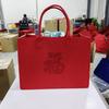 Exposición de Personalización de Bolsas de Fieltro Corporativo 2027 Bolso Tote de Fieltro Año del Cordero Bolso de Mano Publicitario de Fieltro Logo Personalizado