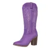Botas de Cavaleiro Femininas 2025 Outono Novo Estilo Bico Fino Salto Médio Cano Alto Bordadas Vintage Camurça Botas Western Cowboy