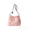 Bolso pequeño portátil con diseño plisado de nicho francés para mujer, nuevo bolso bandolera sencillo de verano 2023, bolso cruzado de moda