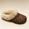 Chinelos peludos estilo francês, estilo Birkenstock, para mulheres, nova coleção primavera 2026, design de calçar, forrados com fleece para aquecimento e com bico fechado