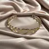 Pulseira Aberta Tendência Europeia e Americana Elegante em Aço Inoxidável com Coração Vazado Criativa Simples em Formato de C Coração de Pêssego para Mulheres