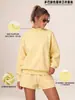 Conjunto de ropa europea y americana para mujer transfronterizo: sudadera casual y shorts, sudadera holgada de forro polar color liso, cuello medio alto, estilo 'dopamine hot girl'
