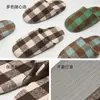 Pantuflas de algodón a cuadros optimizadas para mujer, otoño e invierno, estilo británico retro, pantuflas cálidas antideslizantes y silenciosas para el hogar para hombre