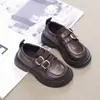 Zapatos negros de cuero para niña para primavera y otoño, zapatos de actuación para niños con suelas blandas, estilo británico, adecuados para estudiantes mayores y mocasines de princesa