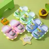 Nuevos y lindos zuecos de dibujos animados de helicóptero con suelas suaves e luces para niños, zapatillas versátiles ligeras de EVA para exteriores