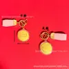 Chaveiro de Biscoito Dourado Puro para Recém-Casados Felizes Buquê de Flores Criativo Conjunto de Presente para Dia dos Namorados e Dia dos Namorados Chinês Atacado Personalizado