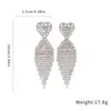 Brincos de Tarraxa Europeus e Americanos com Coração de Strass Inlaid e Franja Leve Luxo Alto Padrão Exquisitos Versátil Moda Design Sensação Acessórios de Brinco