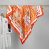 Lenço Quadrado de Seda Sarjada Estilo Retrô 90cm Fornecimento de Lenços de Seda Ponto de Venda Atacado Moda Roupa de Trabalho Versátil Xale Feminino