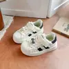 Tênis de outono para meninas 2026 novo estilo estudante sola macia antiderrapante esportivo casual com fecho de velcro para crianças mais velhas sapatos brancos
