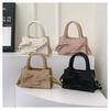 Bolsa de Mão de Celebridade da Internet Feminina 2024 Primavera Nova Coração de Menina Ins Bolsa Quadrada Pequena Versátil Bolsa Feminina para o Dia a Dia