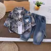 Conjunto de Tres Piezas de Camisa a Cuadros Nueva para Otoño de Niños Conjunto de Mezclilla Tie-Dye Estilo Coreano para Niños Pequeños y Medianos Ropa Fresca de Otoño para Bebé Rogue