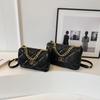 Bolsa pequena explosão popular deste ano feminina outono e inverno 2023 nova bolsa mensageiro de corrente retrô versátil bolsa quadrada pequena super quente