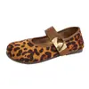 Sapatos femininos Mary Jane de camurça europeus e americanos transfronteiriços com estampa de leopardo, tamanho pequeno, outono de 2026, vintage, bico quadrado, sapatos de salto baixo