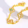 Loja de Ouro Mesmo Estilo Ouro Areia Incrustado Madrepérola Rosa Cinco Flores Pulseira Vazada Alto Padrão Luxo Leve Versátil Joia Presente para Namorada