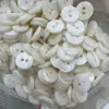 Ventas Directas de Fábrica Piezas de Concha Natural Piezas Crudas de un Solo Agujero para Manualidades Accesorios de Joyería Pendientes Accesorios para el Cabello Materiales de Concha para Manualidades