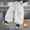 Ropa de Invierno para Niños Pantalones de Trabajo Abotonados con Felpa Adicional Estilo Coreano Monos de Terciopelo Sueltos Casuales Pantalones para Bebé Transfronterizo