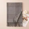 Nuevo chal estudiantil de alta gama para otoño e invierno, bufanda de cuadros cálida y gruesa, bufanda larga decorativa versátil con flecos