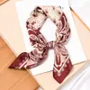 Pañuelo cuadrado pequeño de 70 cm para mujer, bufanda nueva de primavera y otoño, versátil, regalo para madre, bufanda práctica, a la moda, de alta gama