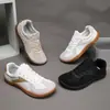 Tênis de treino masculinos alemães de ajuste largo para outono e inverno, sapatos barefoot brancos extra largos, tênis casuais esportivos masculinos de biqueira larga sem apertar