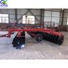 Tierra de cultivo después de arar arado de discos de suelo tractor de cuatro ruedas Tipo de tracción grada pesada hidráulica máquina de labranza completa del suelo