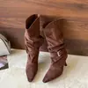 Zapatos de Mujer Estilo Coreano 2026 Punta Fina Tacón de Aguja Botas Apiladas Mujer Hebilla de Cuero Botas de Media Caña Fruncidas Botas de Moda Estilo Occidental