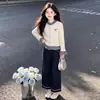 Conjunto de Dos Piezas de Moda con Cárdigan de Cuadros Patchwork y Pantalones de Pierna Ancha de Mezclilla Versátiles para Niños Mayores