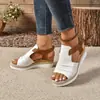 Nuevos zapatos de mujer de talla grande transfronterizos, sandalias de cuña peep-toe para mujer, nuevo estilo de verano con hebilla, zapatos de mujer de talla grande