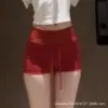 Shorts deportivos blancos de cintura baja estilo americano para mujer, estilo fino de verano, nuevos pantalones capri de cintura alta para chica hot 2026, pantalones cortos ajustados que estilizan