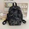 Mochila Escolar para Estudiante Nuevo, Mochila Deportiva Exterior de Color Sólido Simple y Versátil, Mochila Pequeña Deportiva Casual con Estampado de Oso
