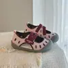 Nuevas Sandalias de Medio Uso para Niños Primavera/Verano Moda de Velcro Unisex Zapatos Cerrados en la Punta Perforados Deportivos Casuales